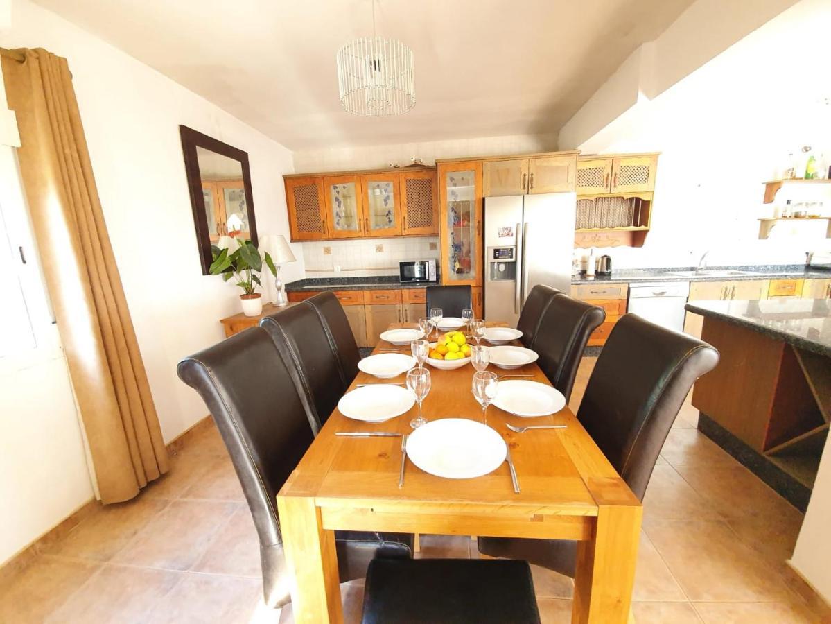 Beautiful 5 Bedroom Villa With Private Pool With Stunning Sea Views, Walking Distances To Shops Restaurants Beach Manilva Buitenkant foto