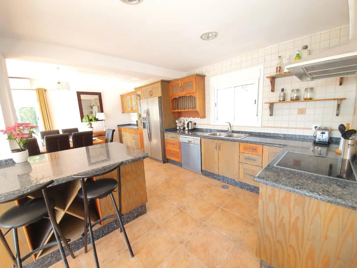 Beautiful 5 Bedroom Villa With Private Pool With Stunning Sea Views, Walking Distances To Shops Restaurants Beach Manilva Buitenkant foto
