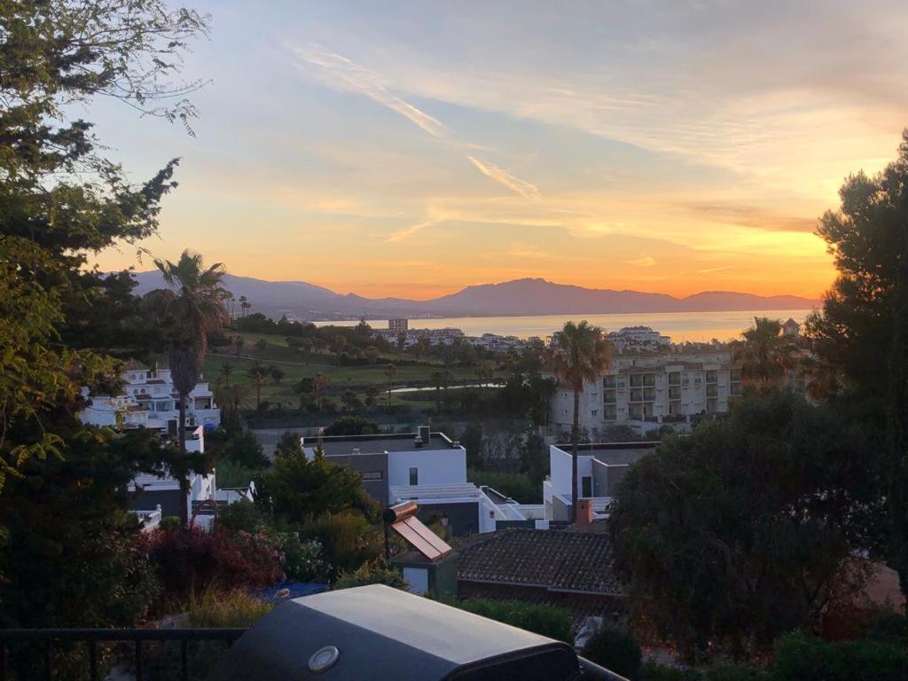 Beautiful 5 Bedroom Villa With Private Pool With Stunning Sea Views, Walking Distances To Shops Restaurants Beach Manilva Buitenkant foto